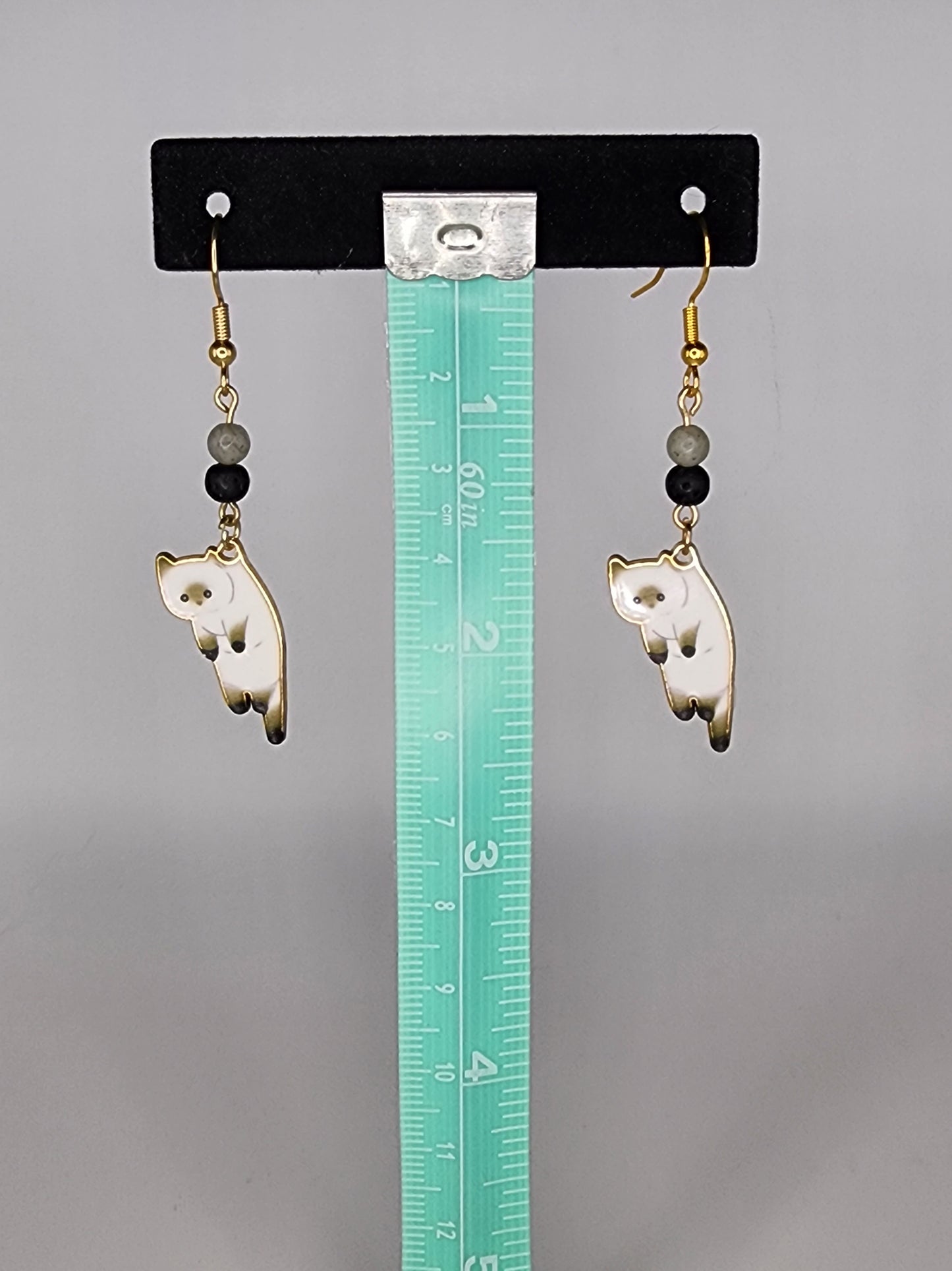 Adorable cat earrings