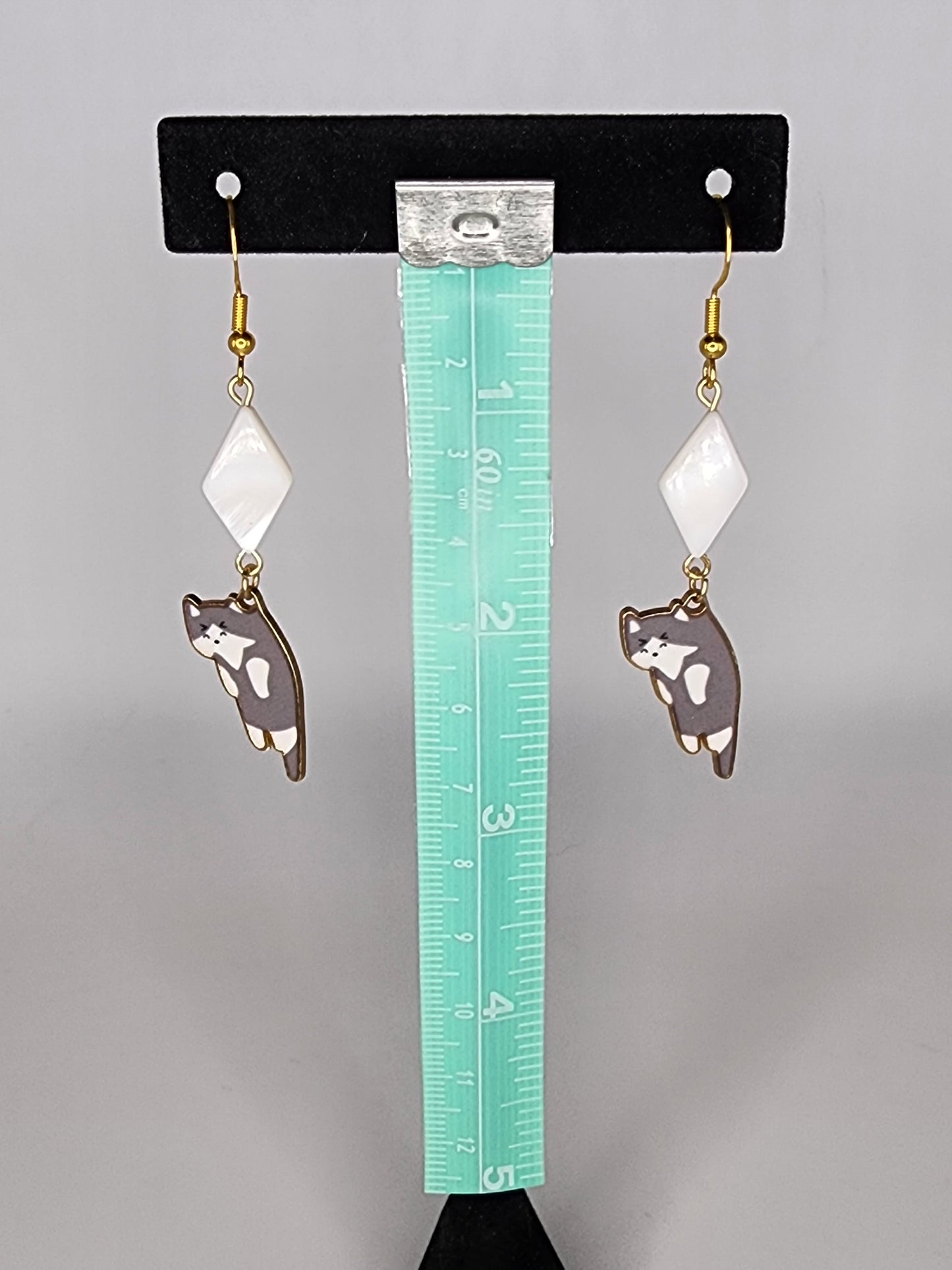 Adorable cat earrings